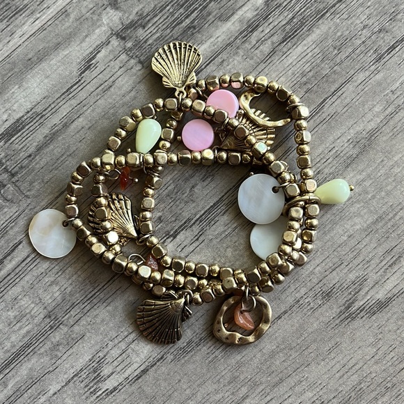 Cute seashell bracelets! - Picture 3 of 4